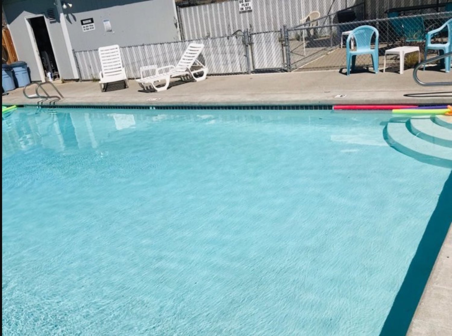 The seasonal swimming pool at Sun Rocks RV Park